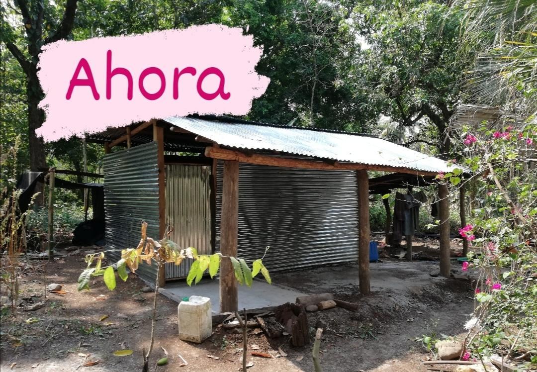 Labeled “Ahora” (now): the new metal-sheet house with wooden posts and a cement floor in Las Delicias del Jobo
